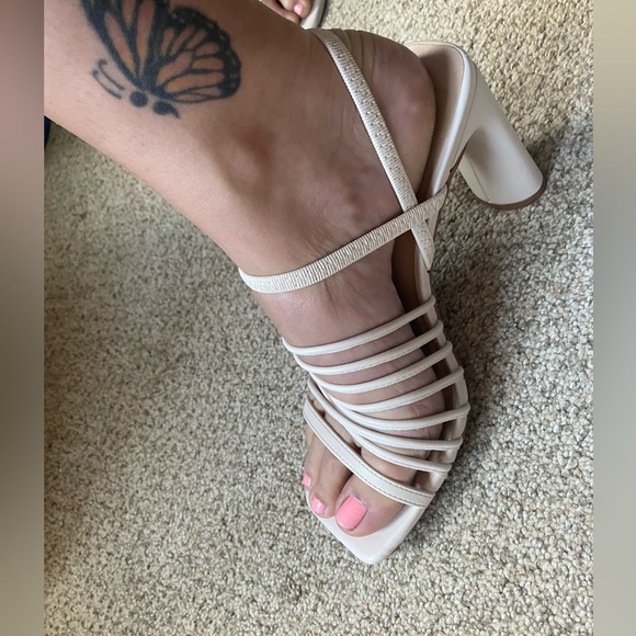 NWOT White Journee Heels - Picture 4 of 8